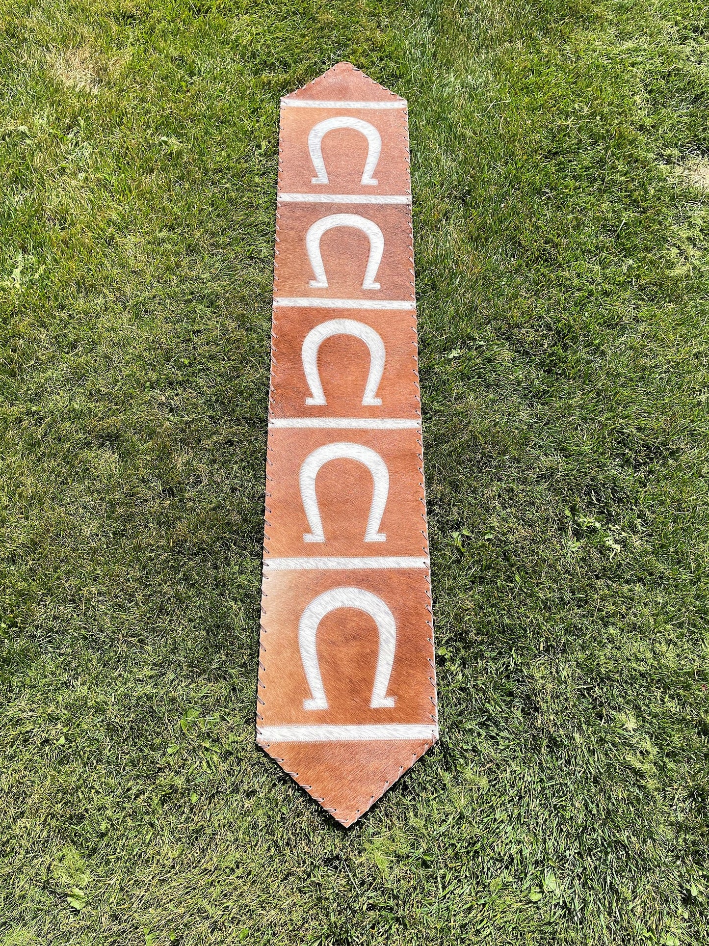 Table Runner - Horse Shoe Design